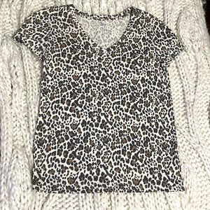 GAP Leopard/ Cheetah Print V-Neck Tee